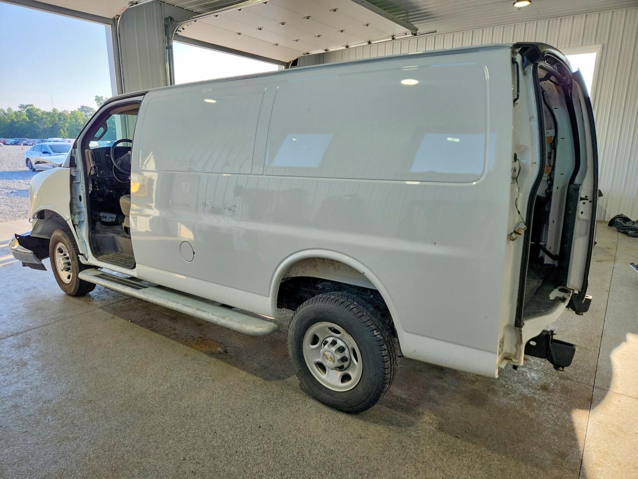 2025 CHEVROLET EXPRESS G2500 — снимка 2