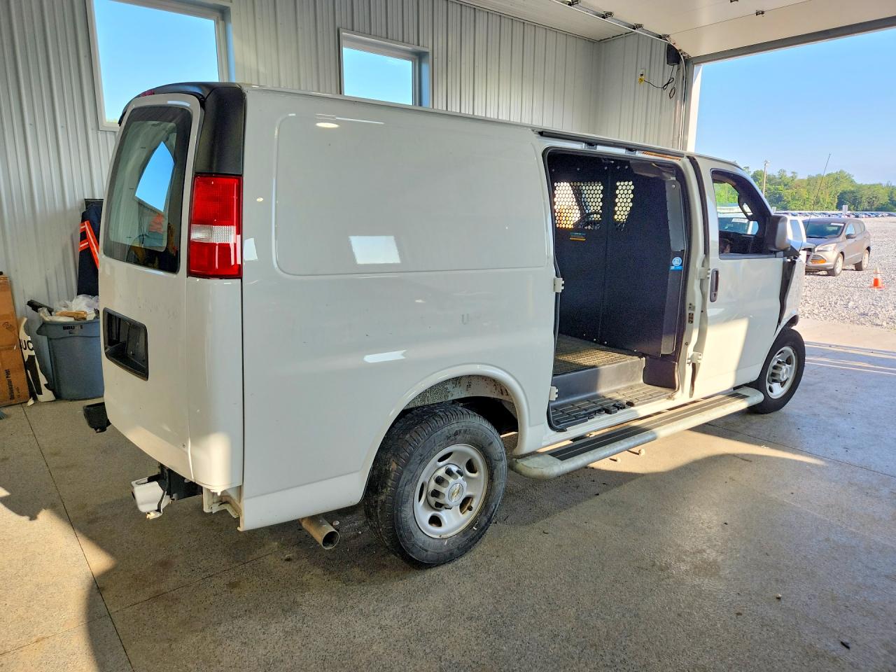 2025 CHEVROLET EXPRESS G2500 — снимка 3