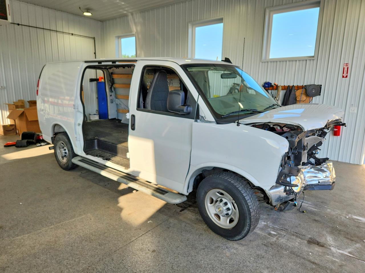 2025 CHEVROLET EXPRESS G2500 — снимка 4
