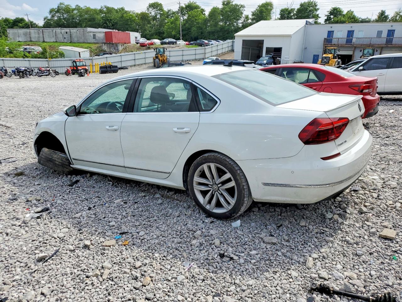 2017 VOLKSWAGEN PASSAT SEL PREMIUM — снимка 2