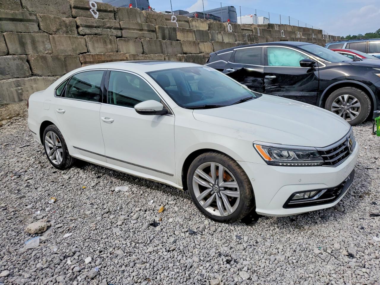 2017 VOLKSWAGEN PASSAT SEL PREMIUM — снимка 4