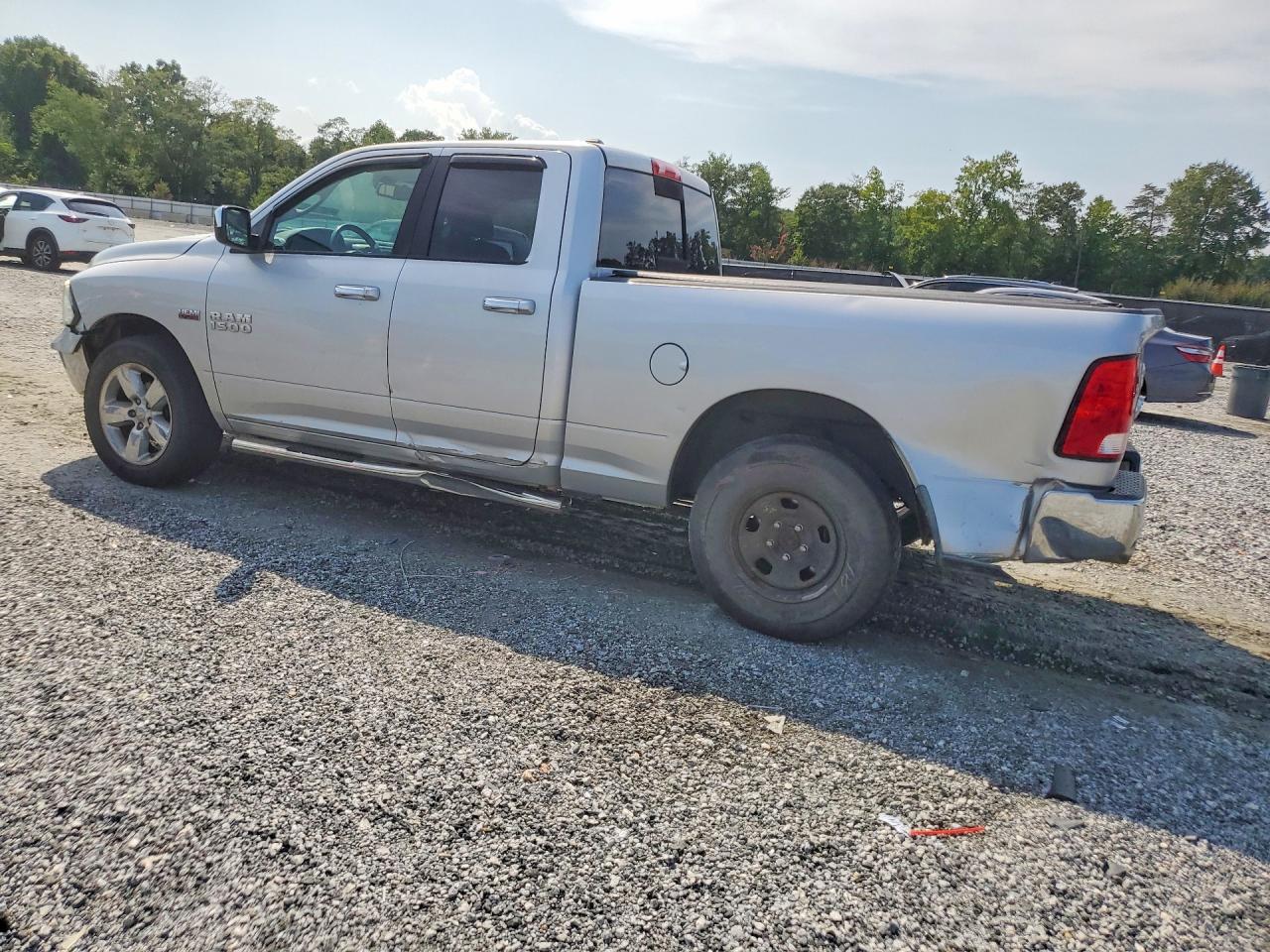 2015 RAM 1500 SLT — снимка 2