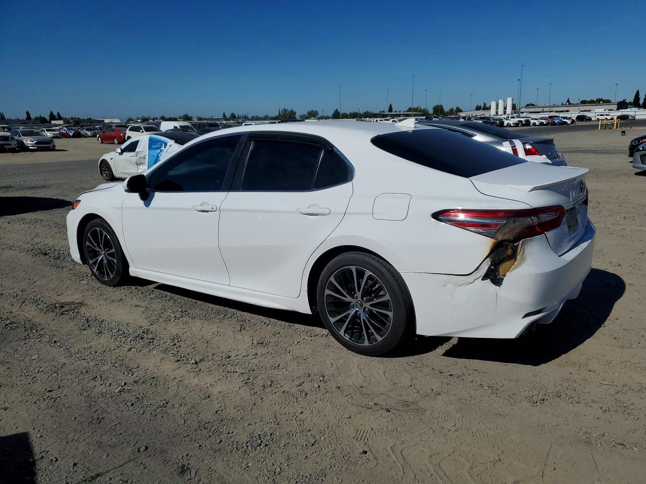 2019 TOYOTA CAMRY HYBRID SE — снимка 2