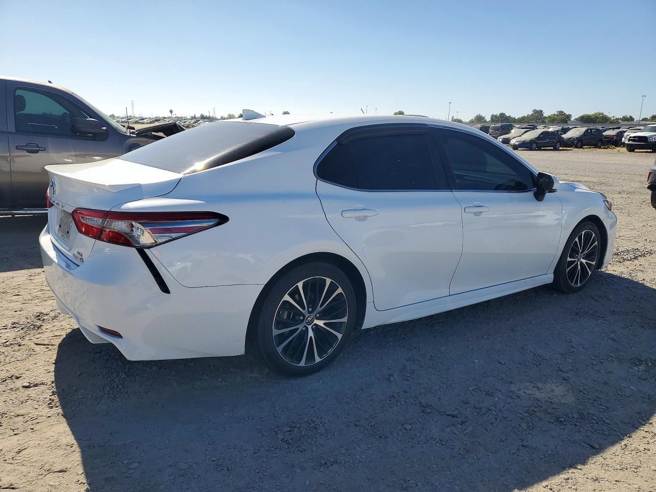 2019 TOYOTA CAMRY HYBRID SE — снимка 3