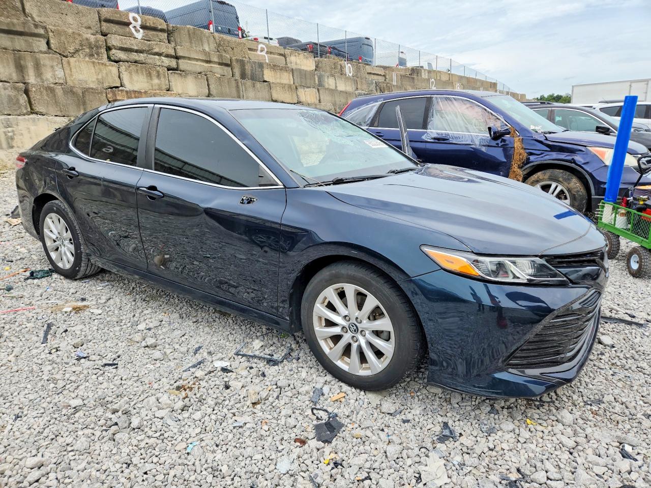 2018 TOYOTA CAMRY LE — снимка 4
