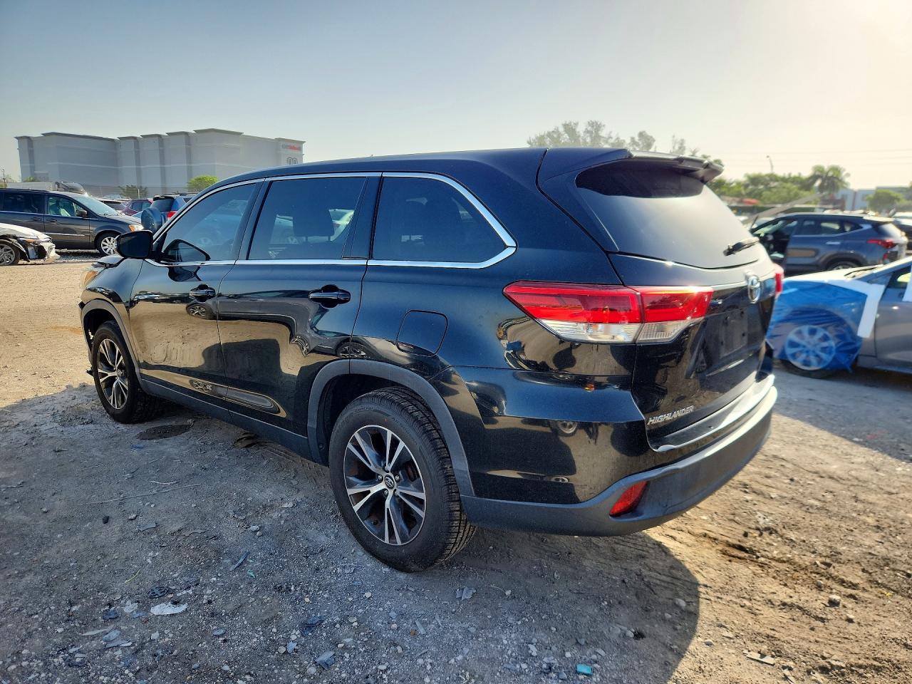 2019 TOYOTA HIGHLANDER LE — снимка 2