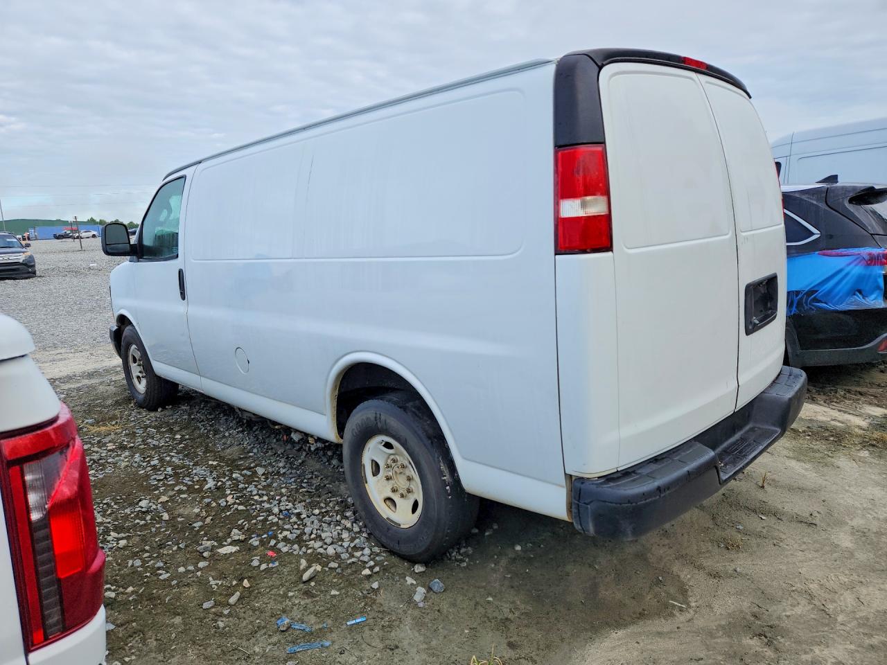 2017 CHEVROLET EXPRESS G2500 — снимка 2