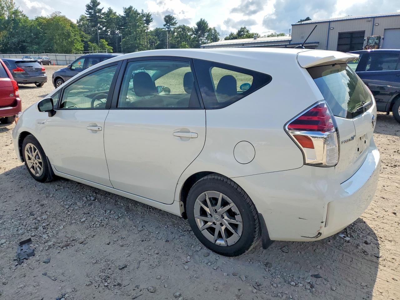 2016 TOYOTA PRIUS V TWO — снимка 2