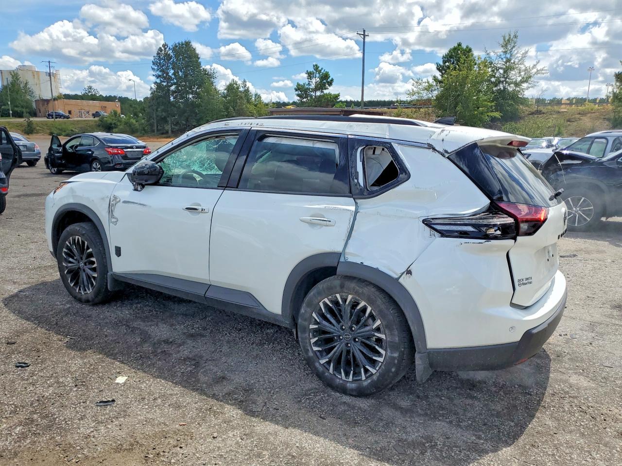 2026 NISSAN ROGUE DARK ARMOR — снимка 2