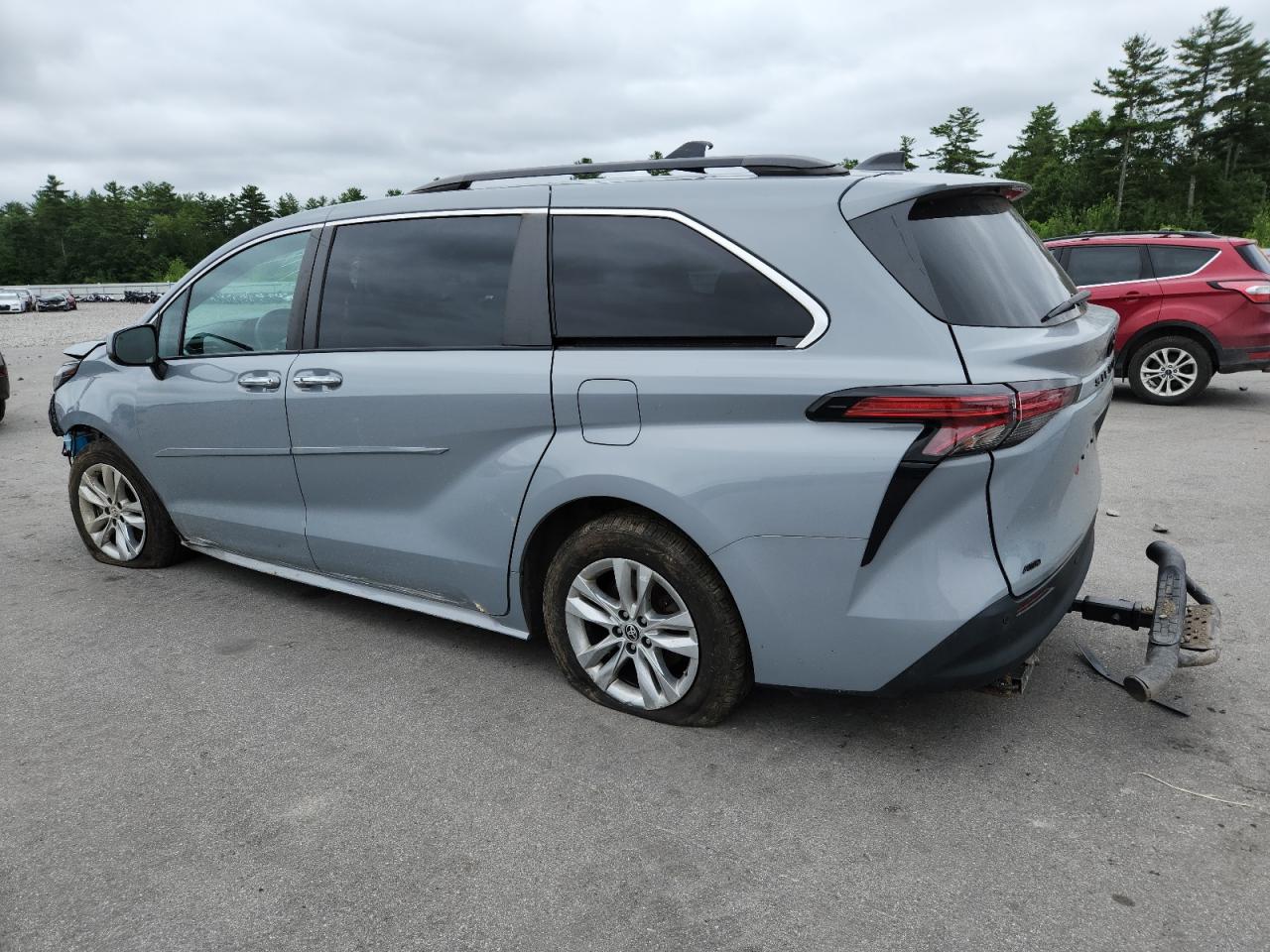 2022 TOYOTA SIENNA XLE — снимка 2