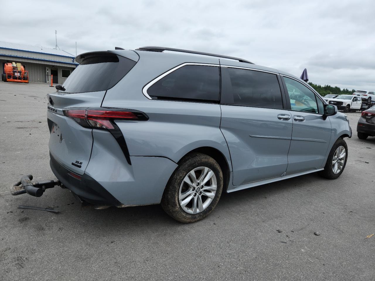 2022 TOYOTA SIENNA XLE — снимка 3