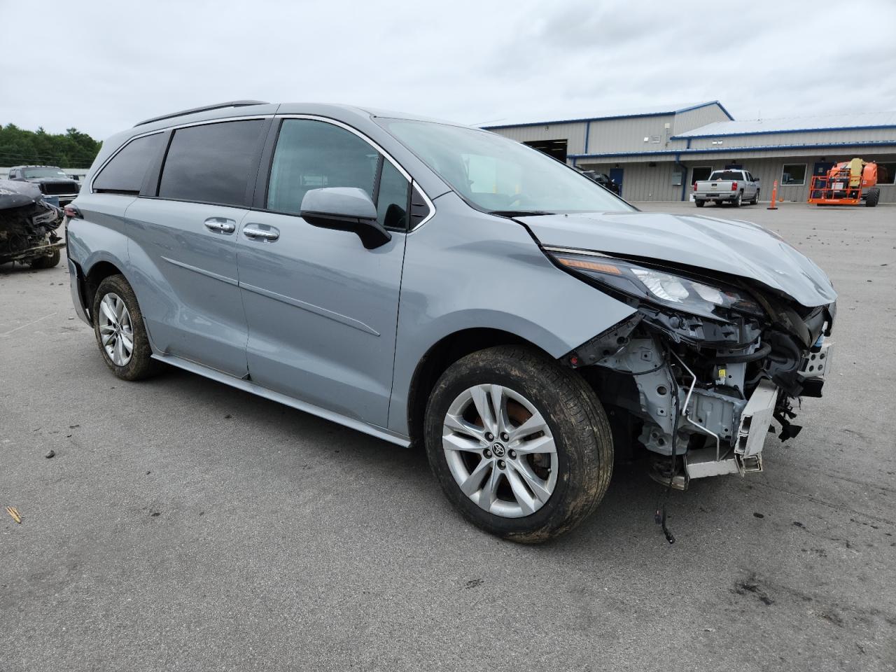 2022 TOYOTA SIENNA XLE — снимка 4