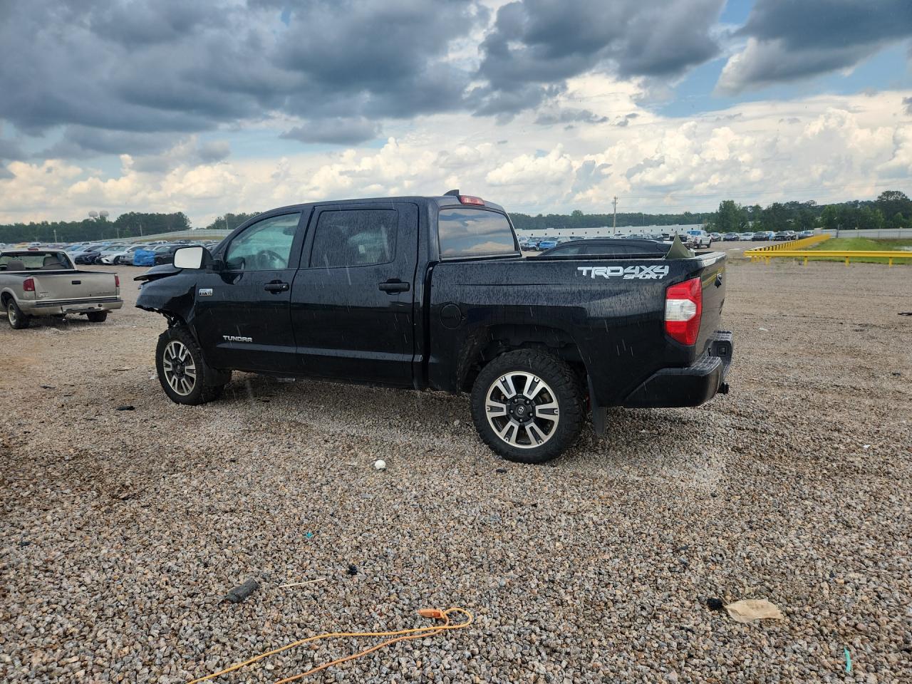 2020 TOYOTA TUNDRA SR5 — снимка 2