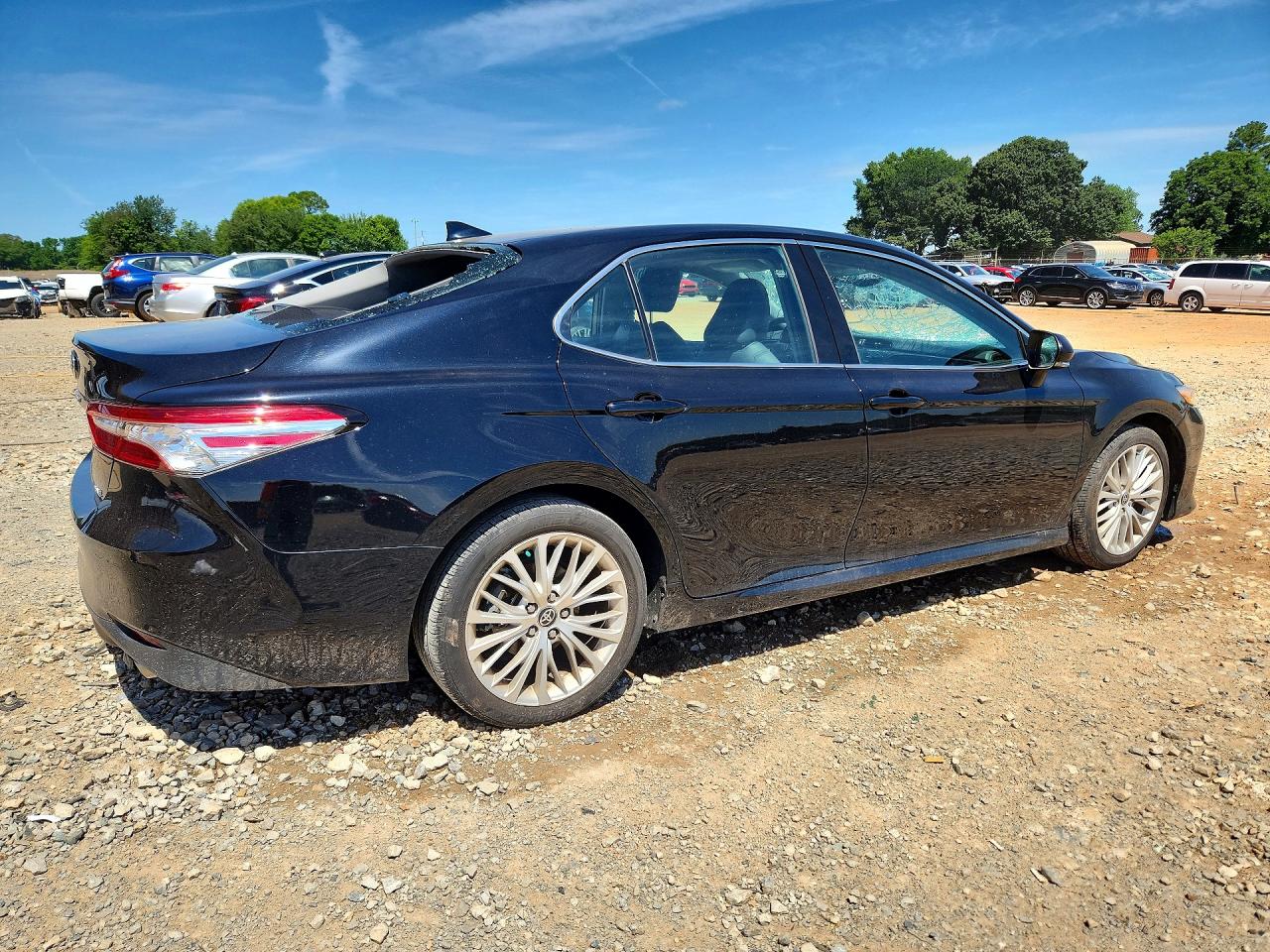 2020 TOYOTA CAMRY XLE — снимка 3