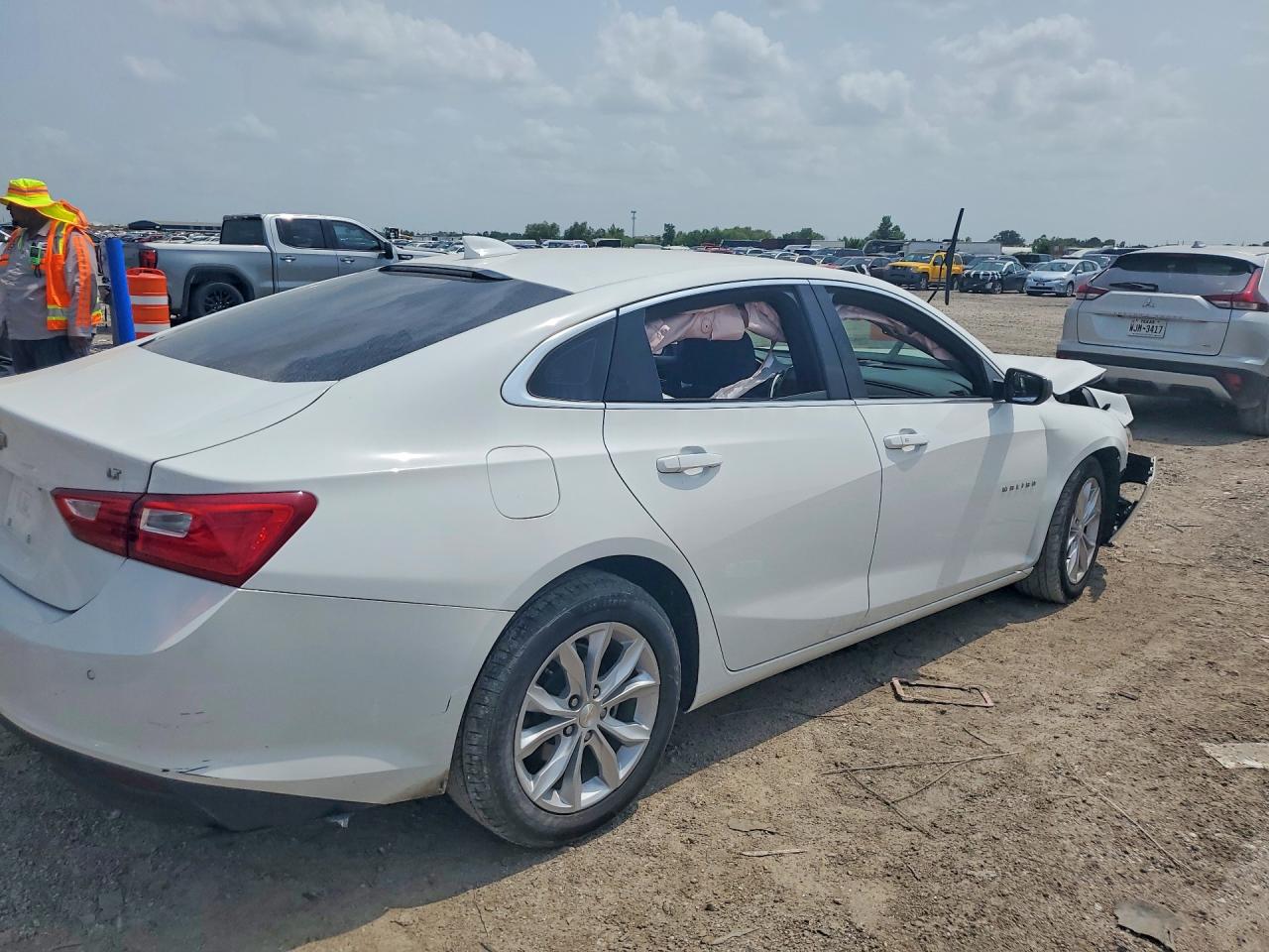 2024 CHEVROLET MALIBU LT — снимка 3