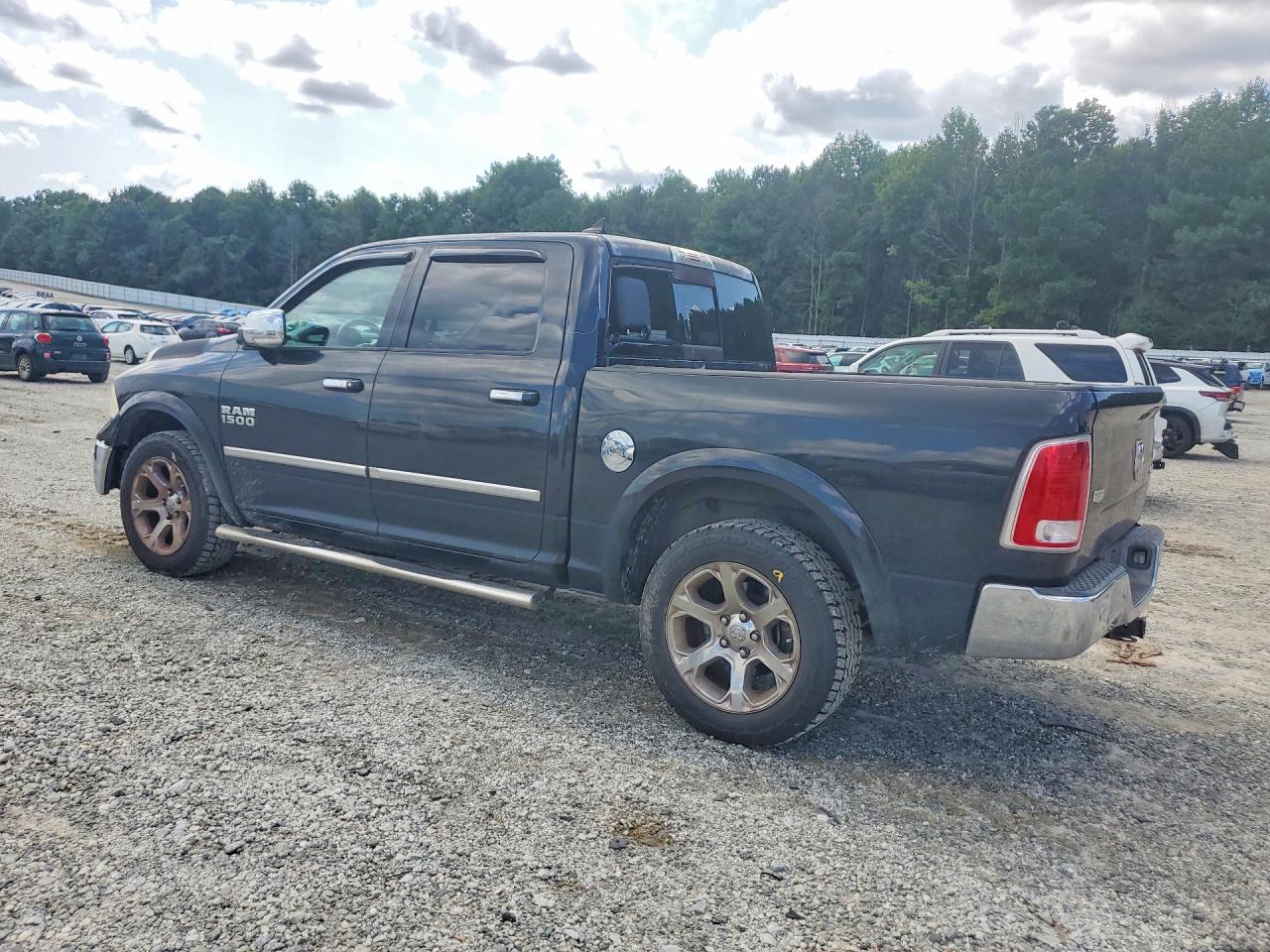 2015 RAM 1500 LARAMIE — снимка 2