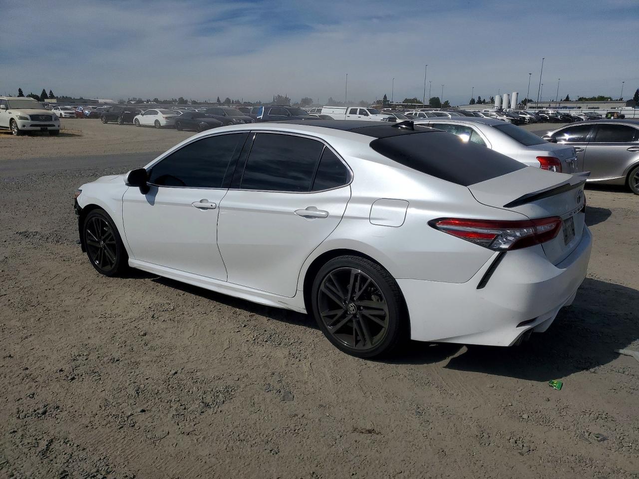 2019 TOYOTA CAMRY XSE — снимка 2