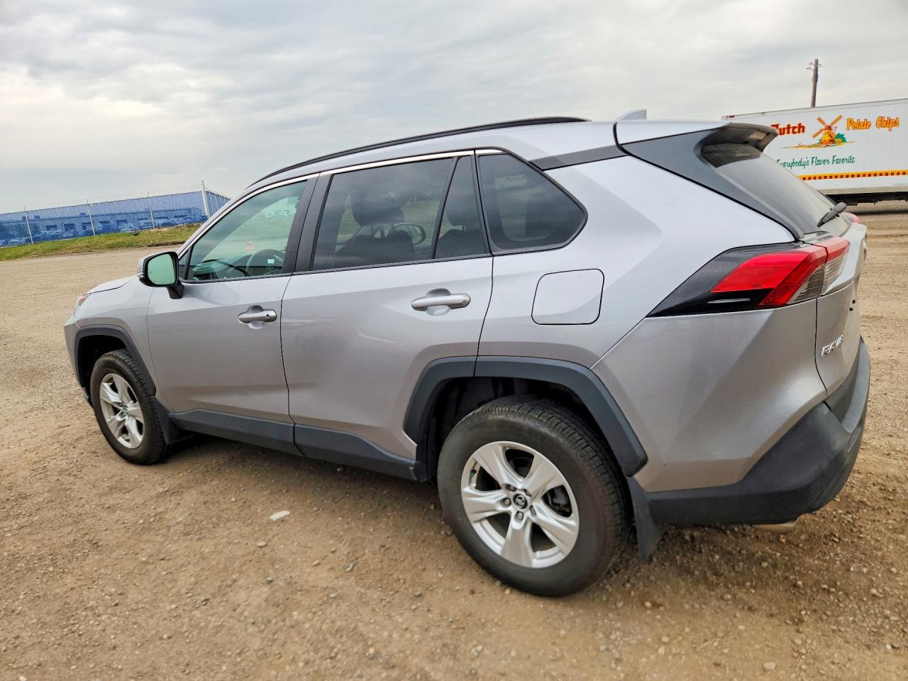 2019 TOYOTA RAV4 LE — снимка 2
