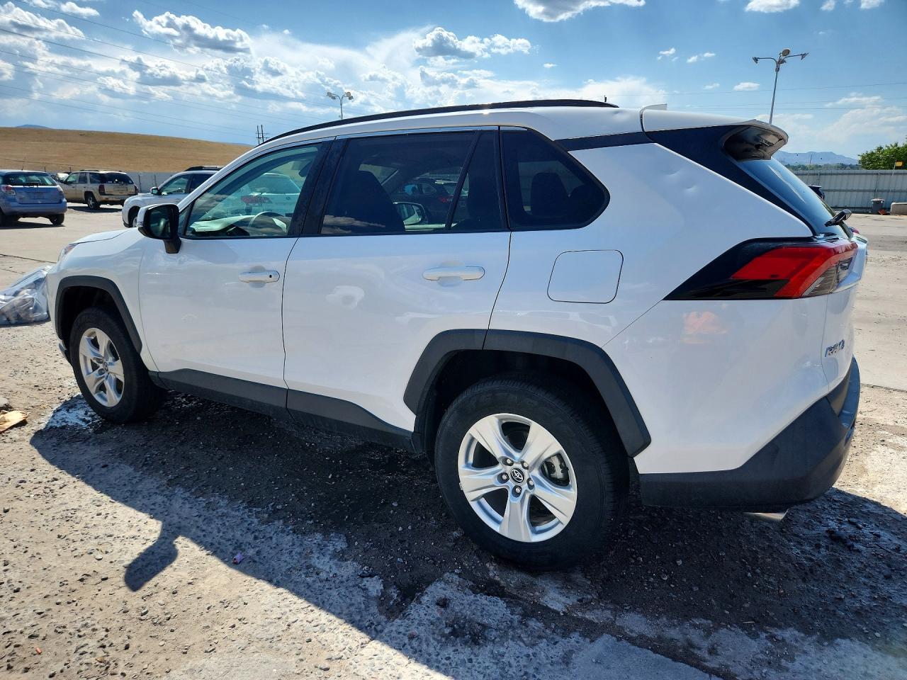 2021 TOYOTA RAV4 XLE — снимка 2