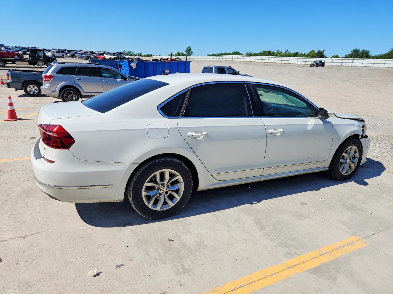 2017 VOLKSWAGEN PASSAT S — снимка 3