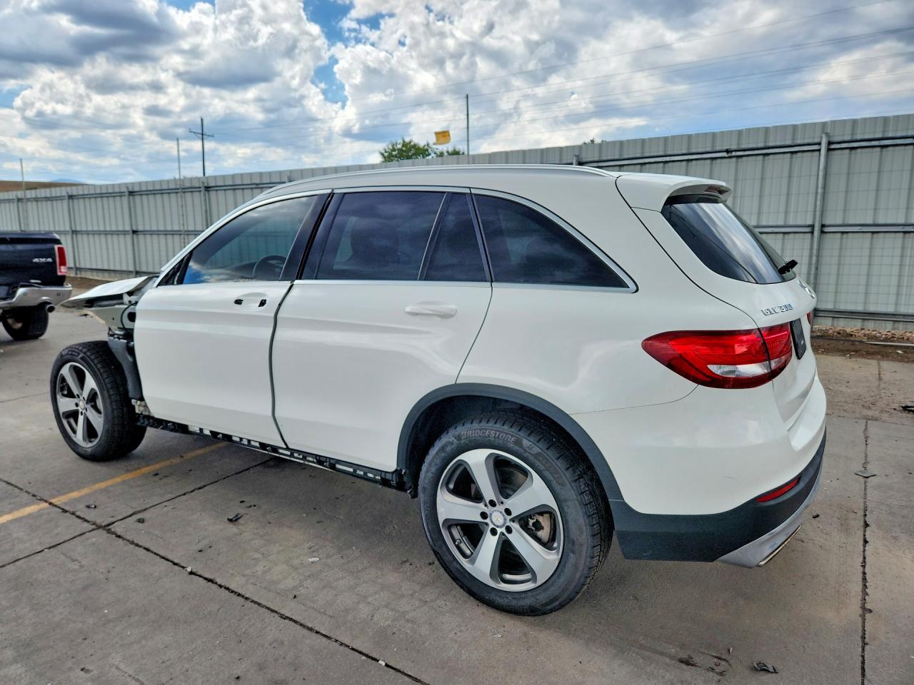 2017 MERCEDES-BENZ GLC 300 4MATIC — снимка 2