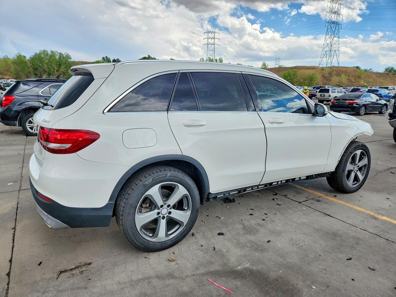2017 MERCEDES-BENZ GLC 300 4MATIC — снимка 3