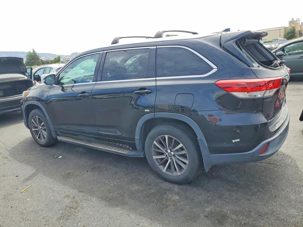 2018 TOYOTA HIGHLANDER XLE — снимка 2