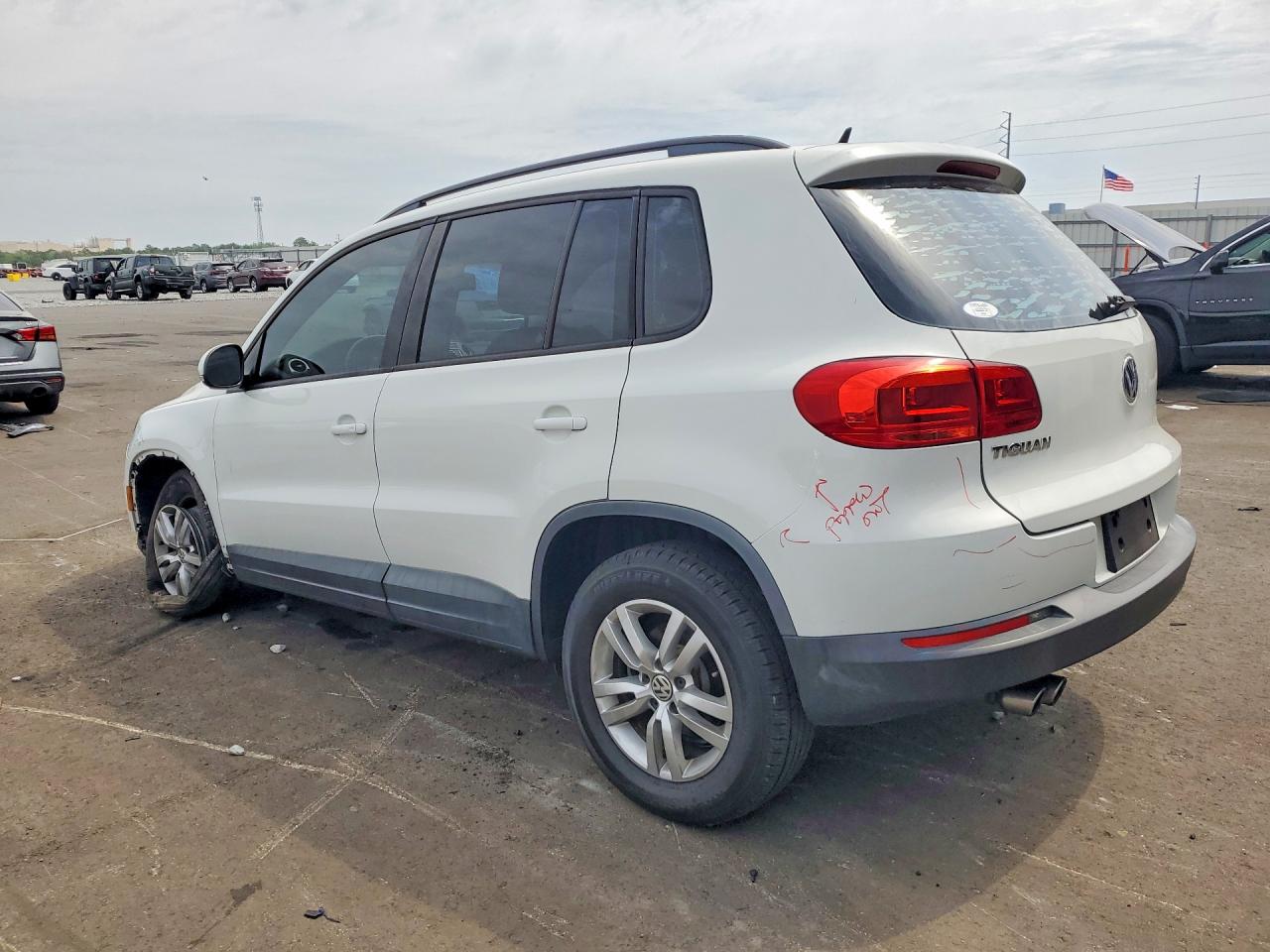 2016 VOLKSWAGEN TIGUAN S — снимка 2