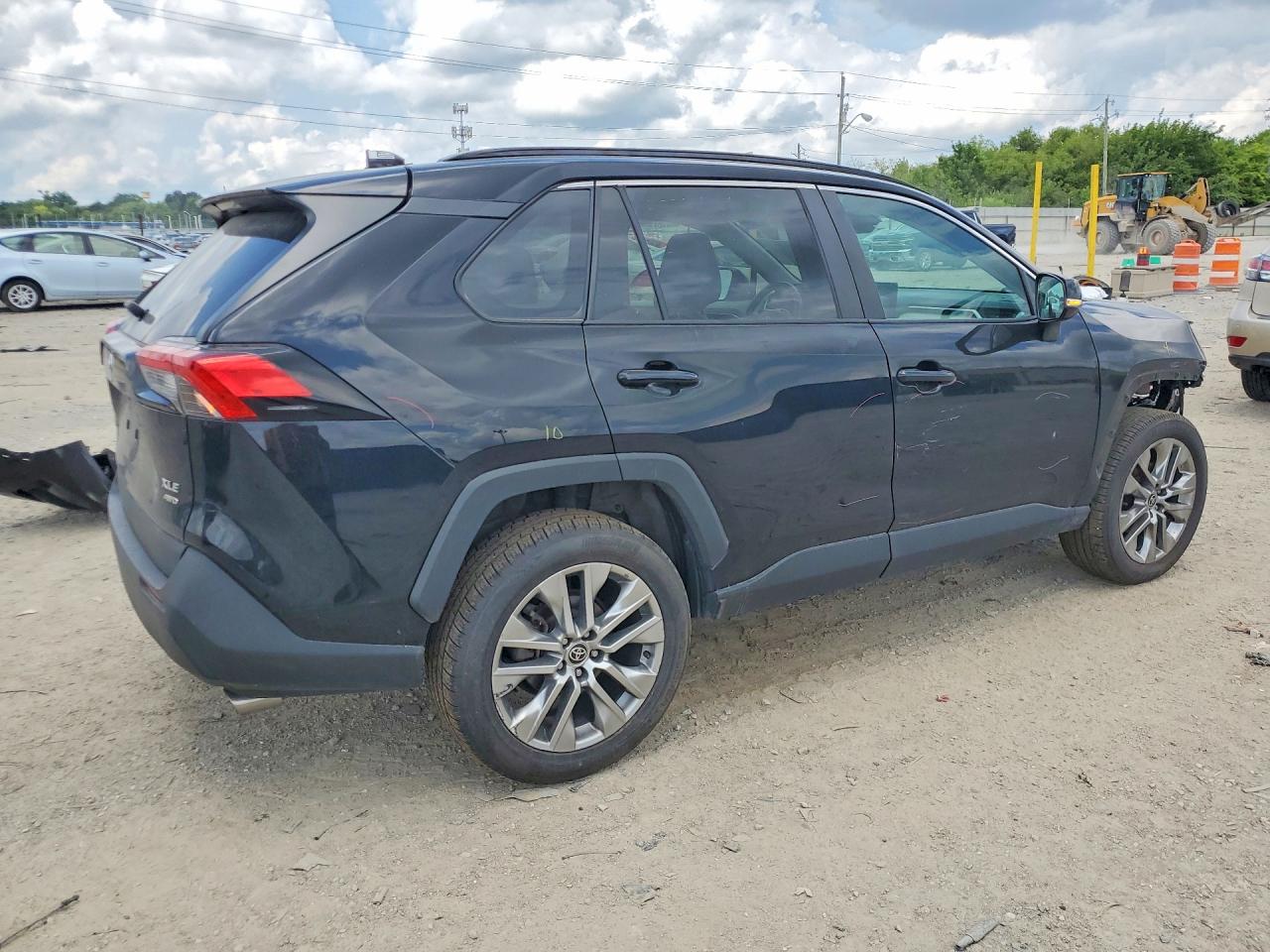 2022 TOYOTA RAV4 XLE PREMIUM — снимка 3