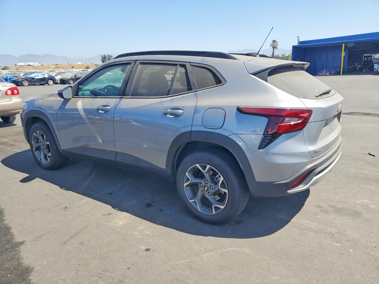 2024 CHEVROLET TRAX 1LT — снимка 2