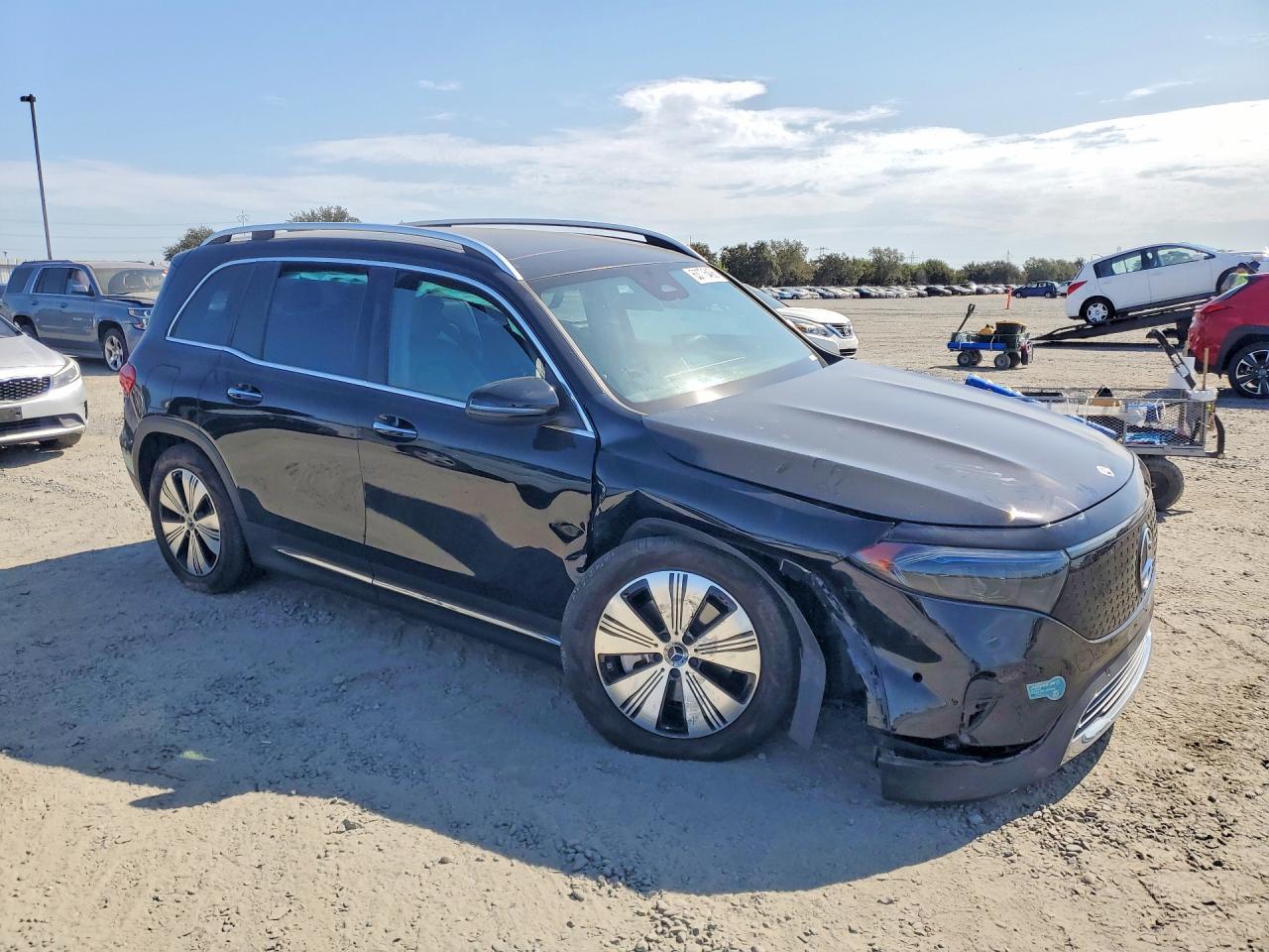 2024 MERCEDES-BENZ EQB 300 4MATIC — снимка 4