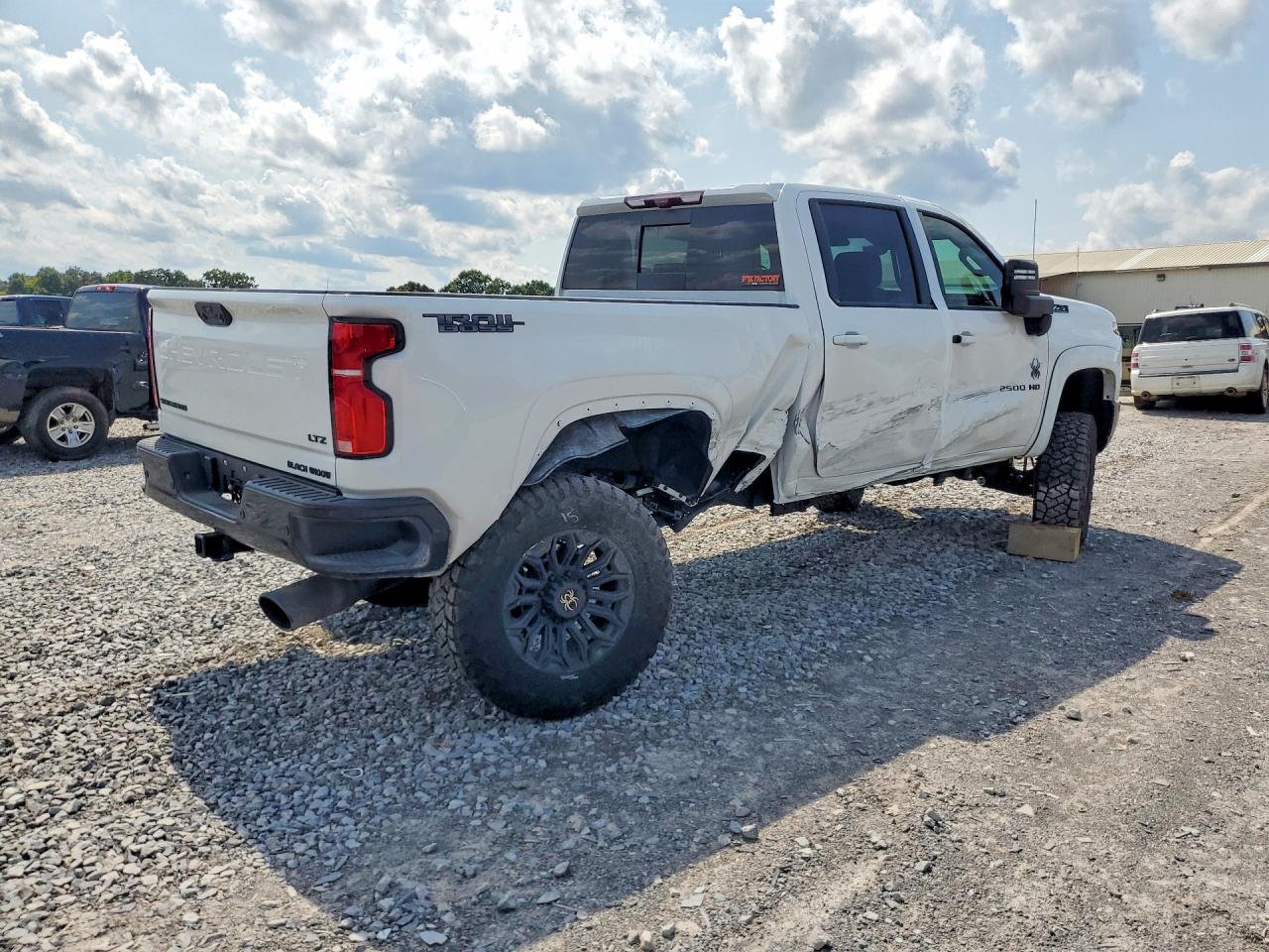 2025 CHEVROLET SILVERADO K2500 HEAVY DUTY LTZ — снимка 3