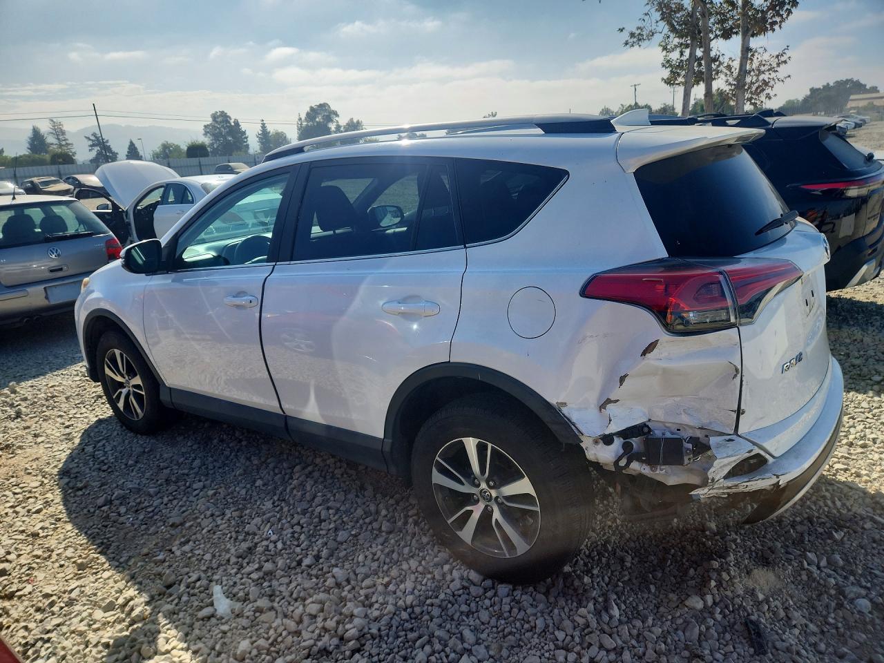 2018 TOYOTA RAV4 XLE — снимка 2