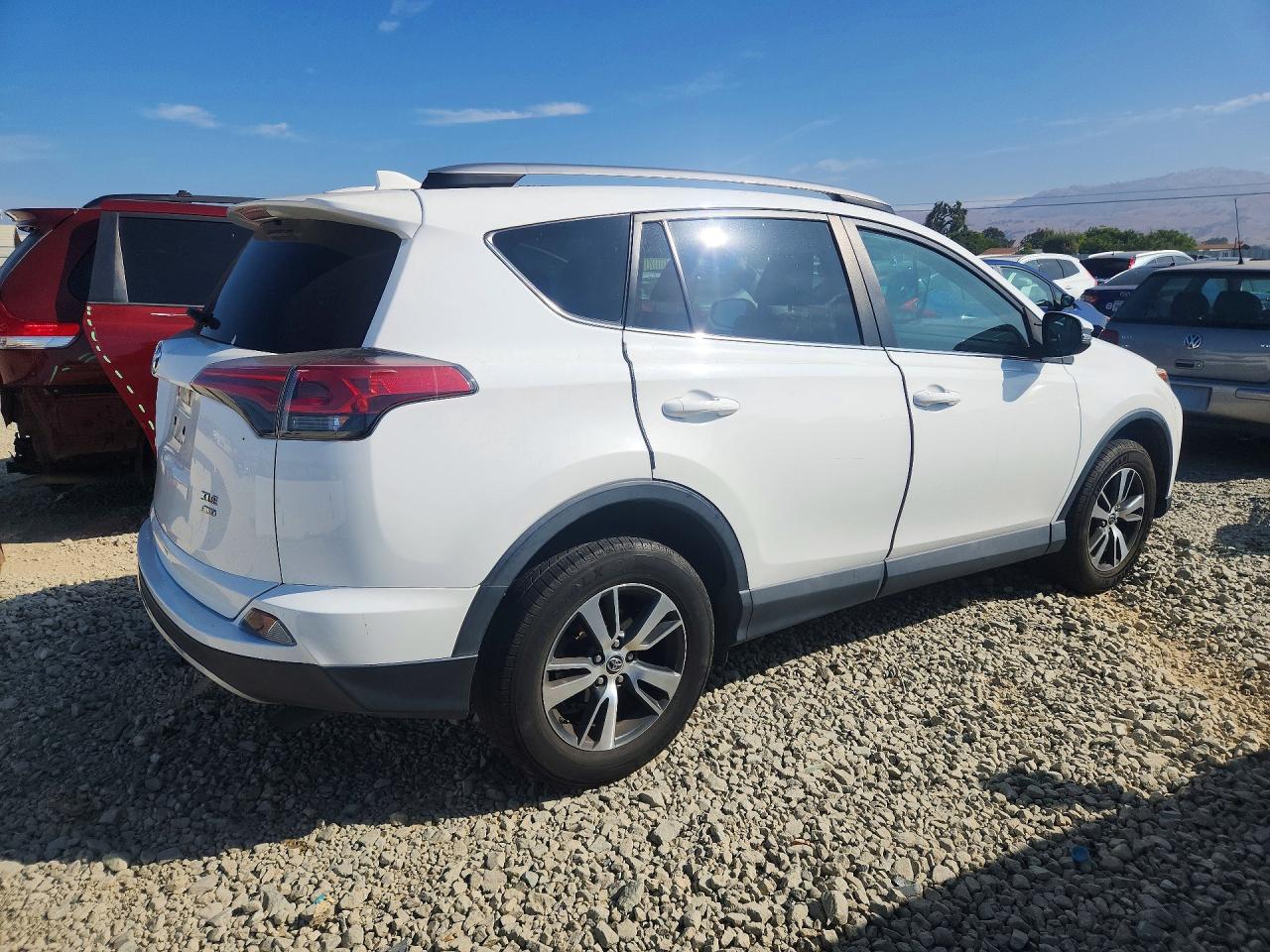 2018 TOYOTA RAV4 XLE — снимка 3