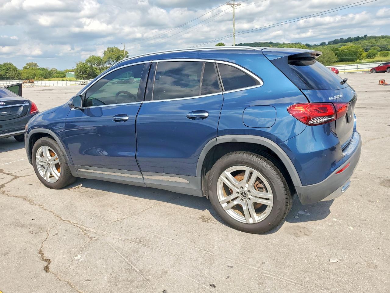 2021 MERCEDES-BENZ GLA 250 4MATIC — снимка 2