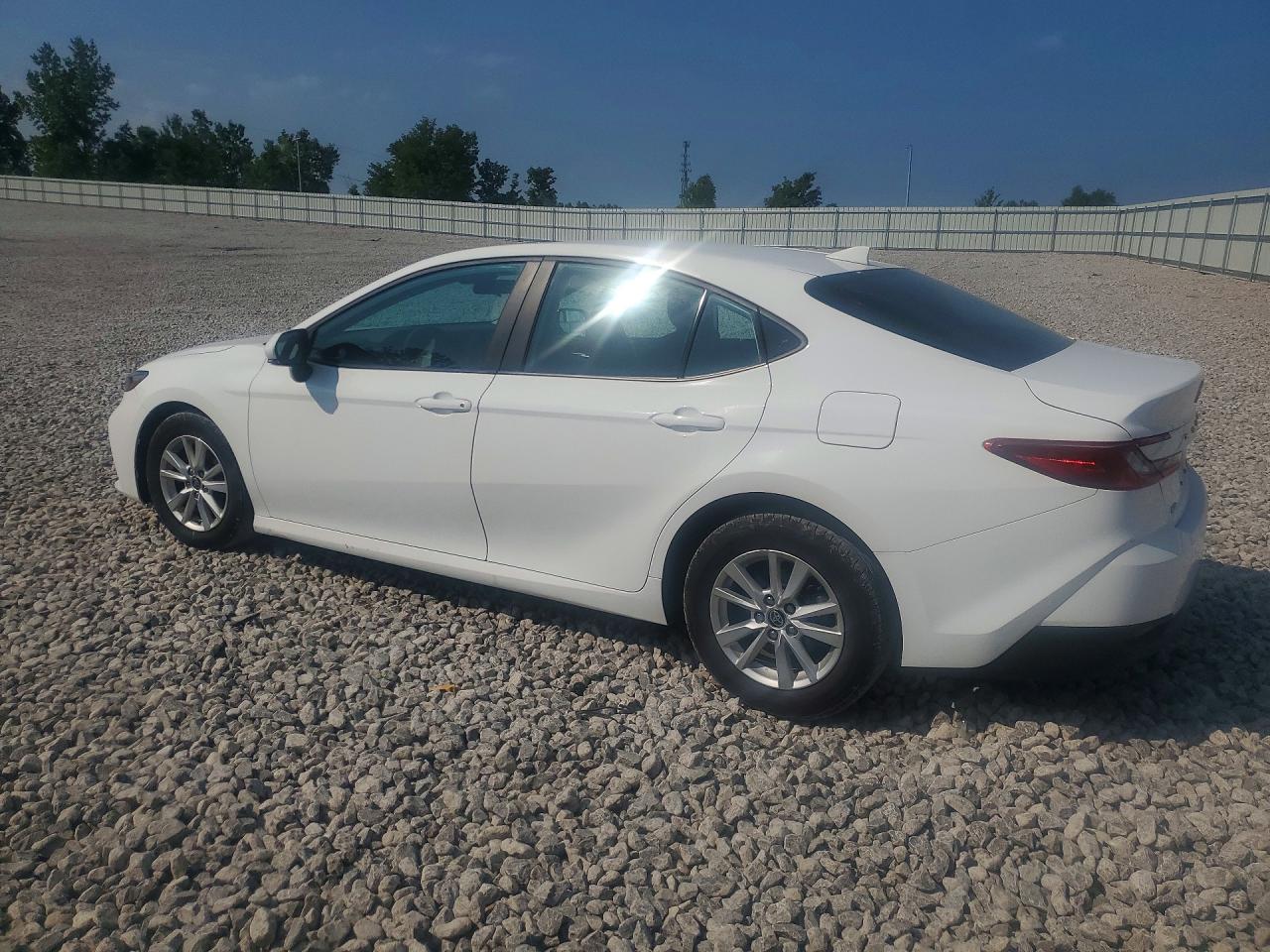 2025 TOYOTA CAMRY LE — снимка 2