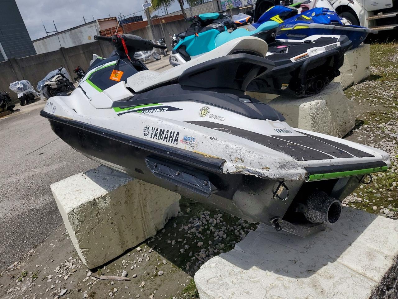 2017 YAMAHA JET SKI — снимка 3