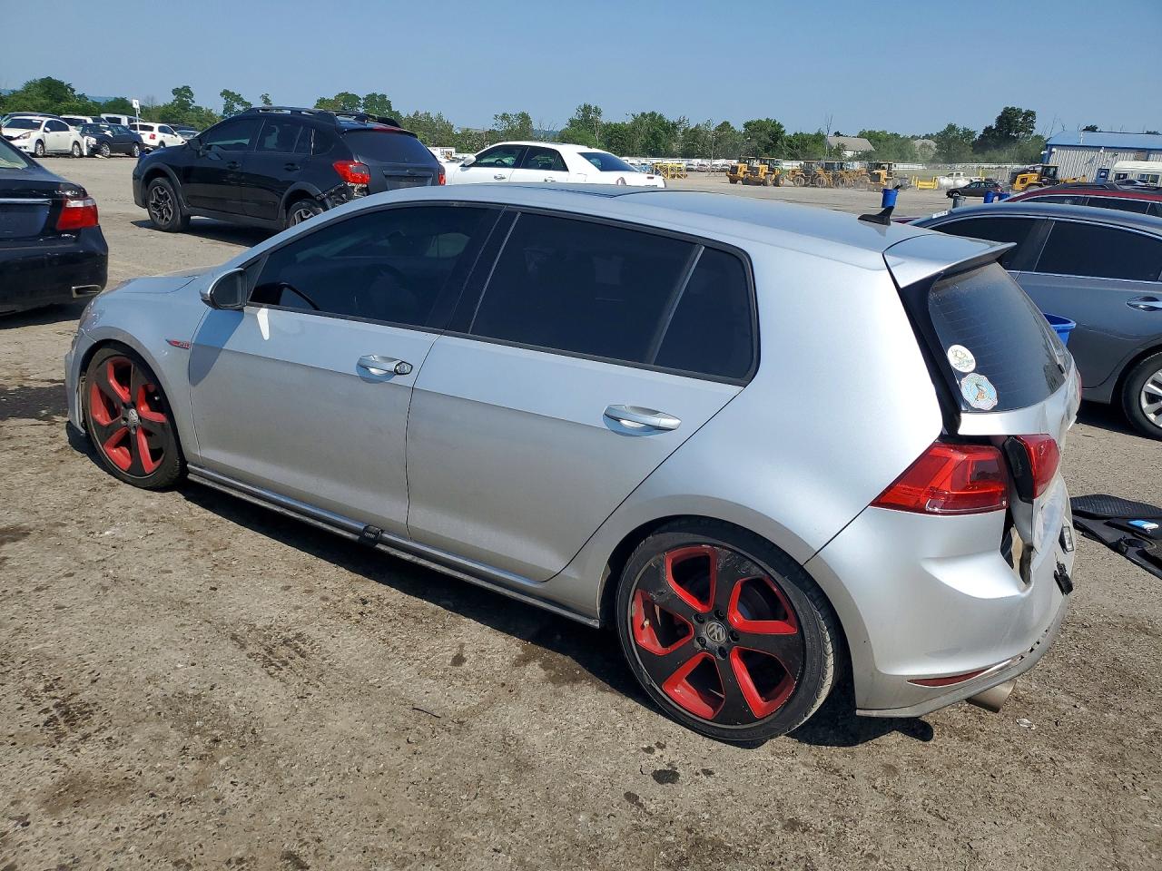 2016 VOLKSWAGEN GTI S/SE — снимка 2
