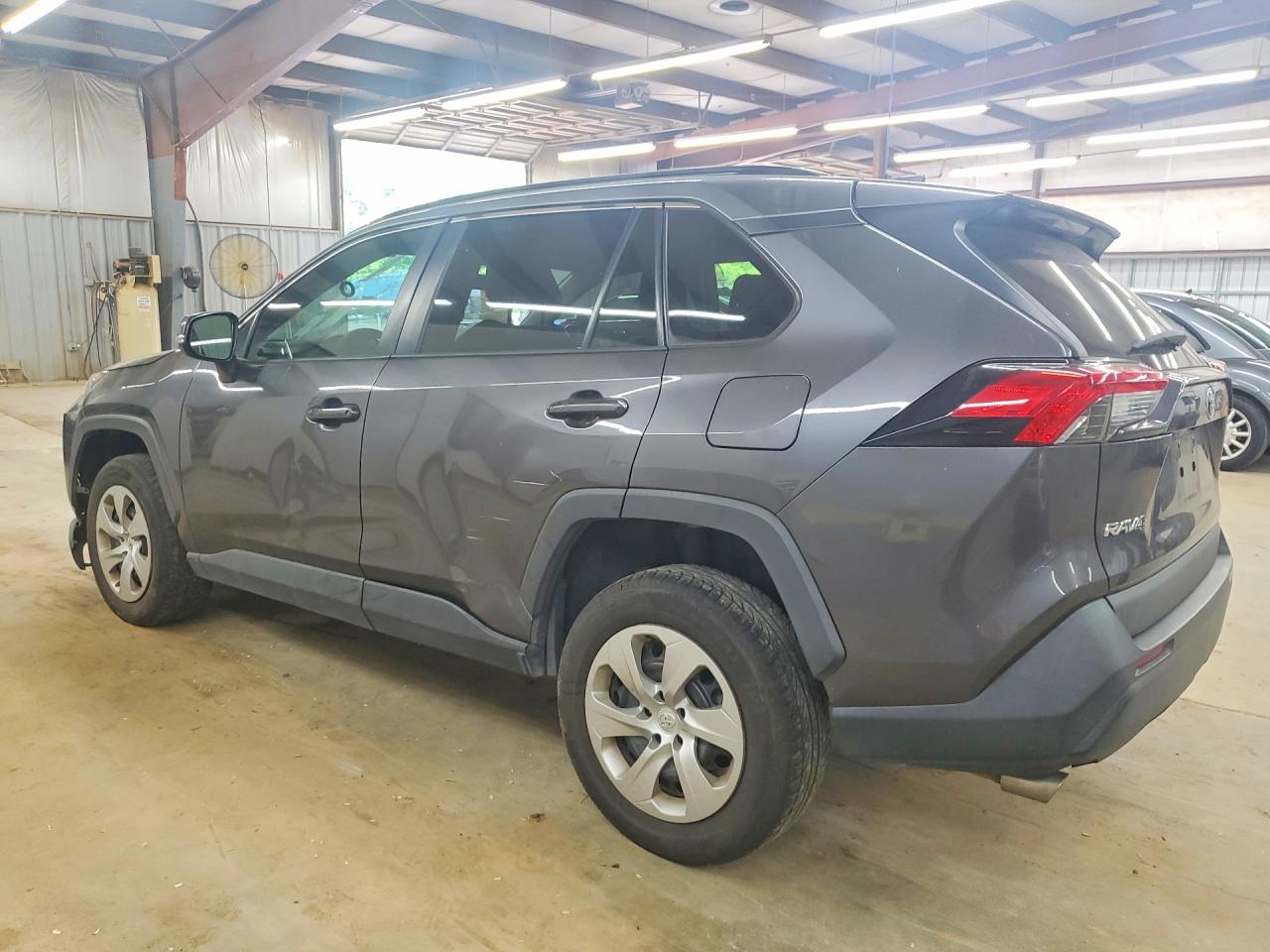 2021 TOYOTA RAV4 LE — снимка 2
