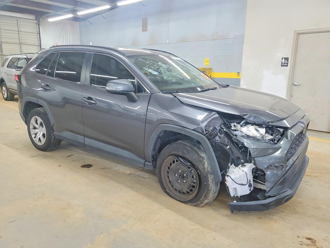 2021 TOYOTA RAV4 LE — снимка 4