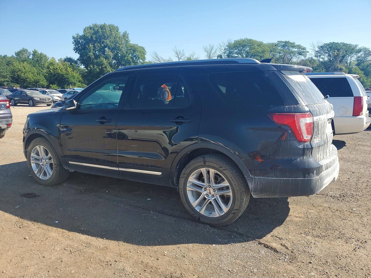 2017 FORD EXPLORER XLT — снимка 2