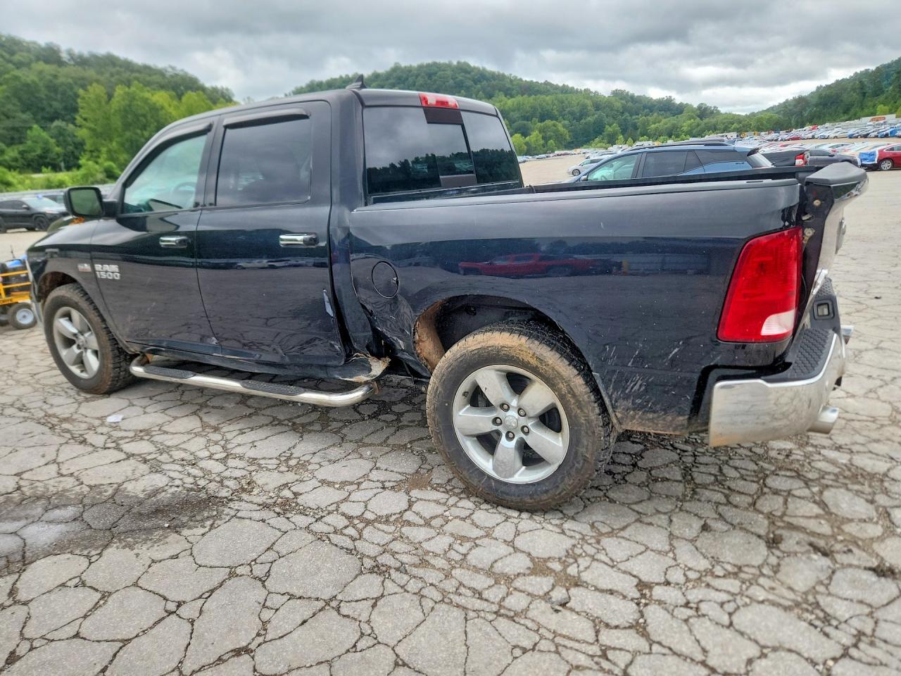 2016 RAM 1500 SLT — снимка 2