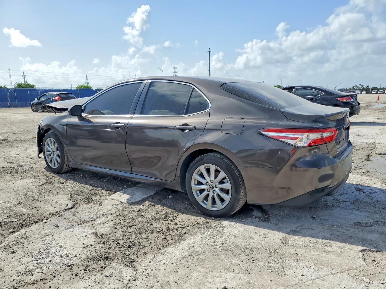 2018 TOYOTA CAMRY LE — снимка 2