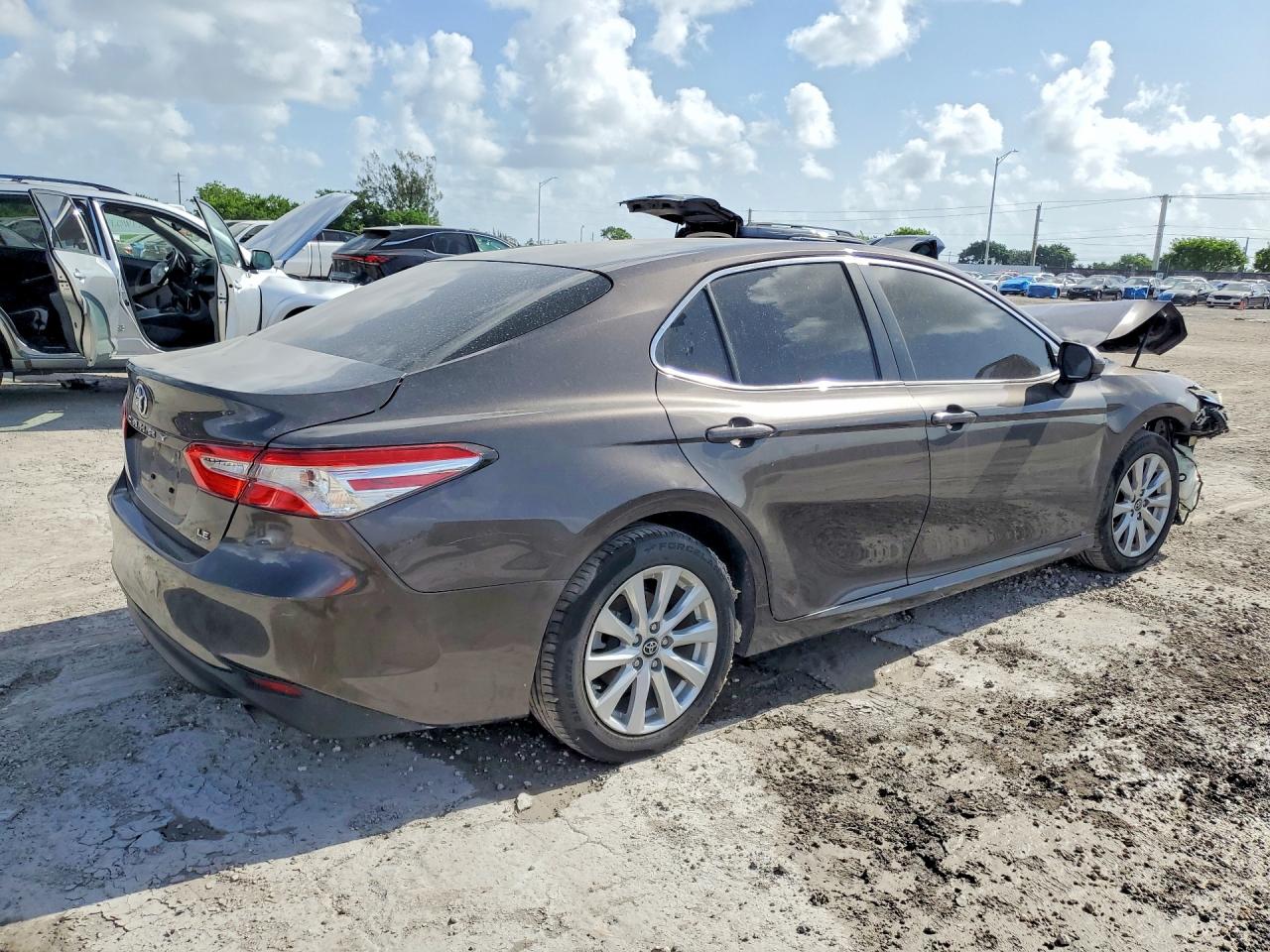 2018 TOYOTA CAMRY LE — снимка 3