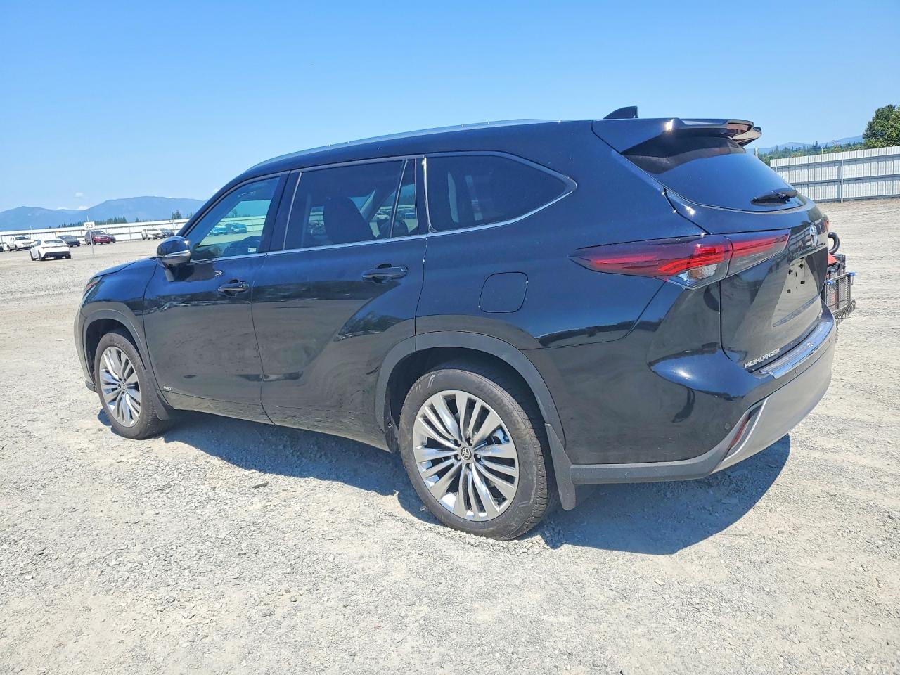 2026 TOYOTA HIGHLANDER HYBRID PLATINUM — снимка 2