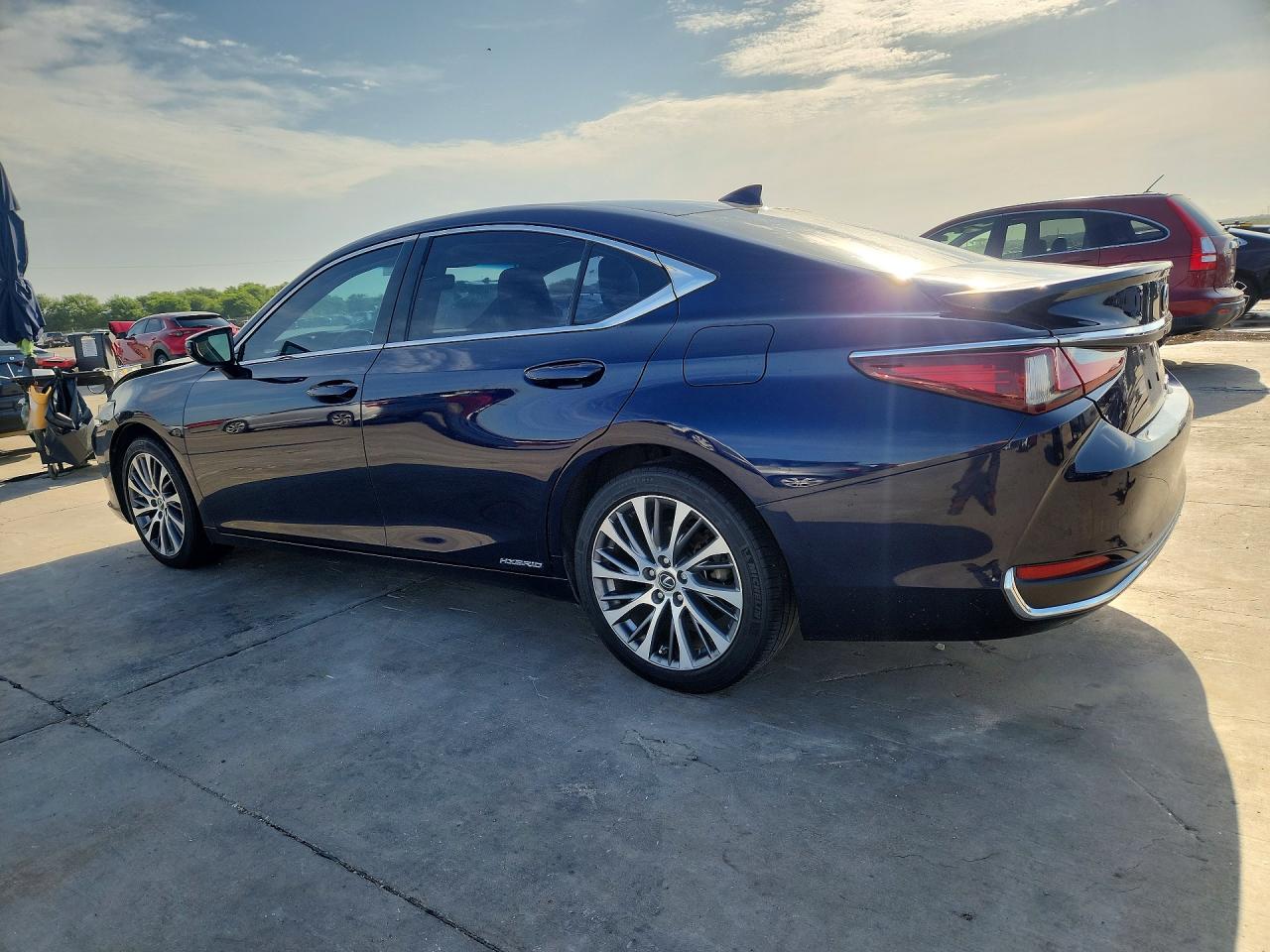 2019 LEXUS ES 300H — снимка 2