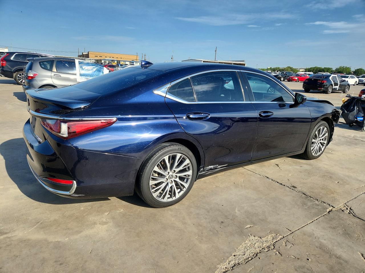 2019 LEXUS ES 300H — снимка 3