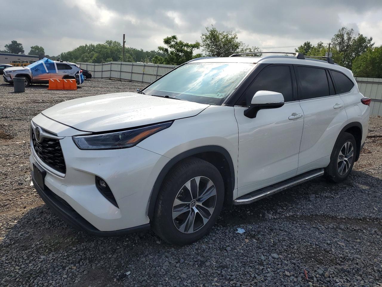2021 TOYOTA HIGHLANDER XLE