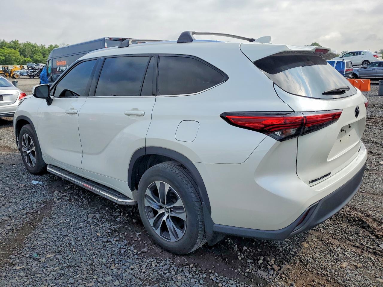 2021 TOYOTA HIGHLANDER XLE — снимка 2