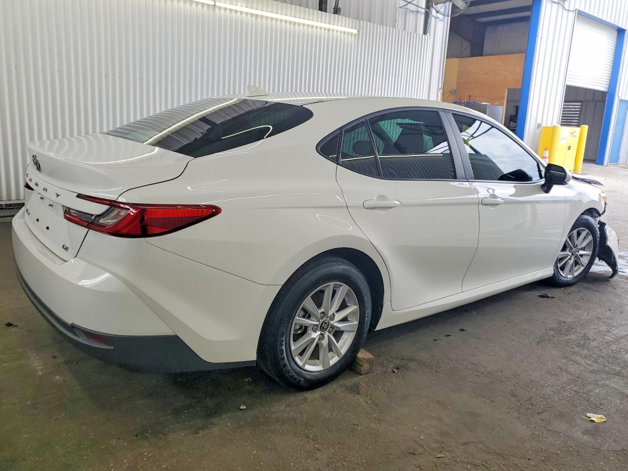 2025 TOYOTA CAMRY LE — снимка 3